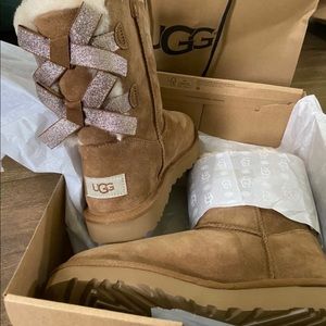 ‼️SOLD‼️ Ugg Bailey Bow Size 6